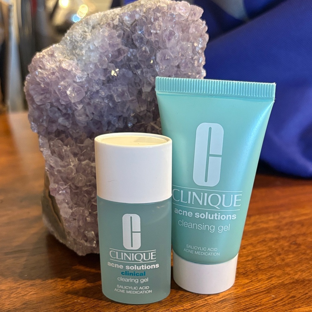 Clinique Acne Solutions Cleansing Gel and Clinical Clearing Gel - Aqua and White